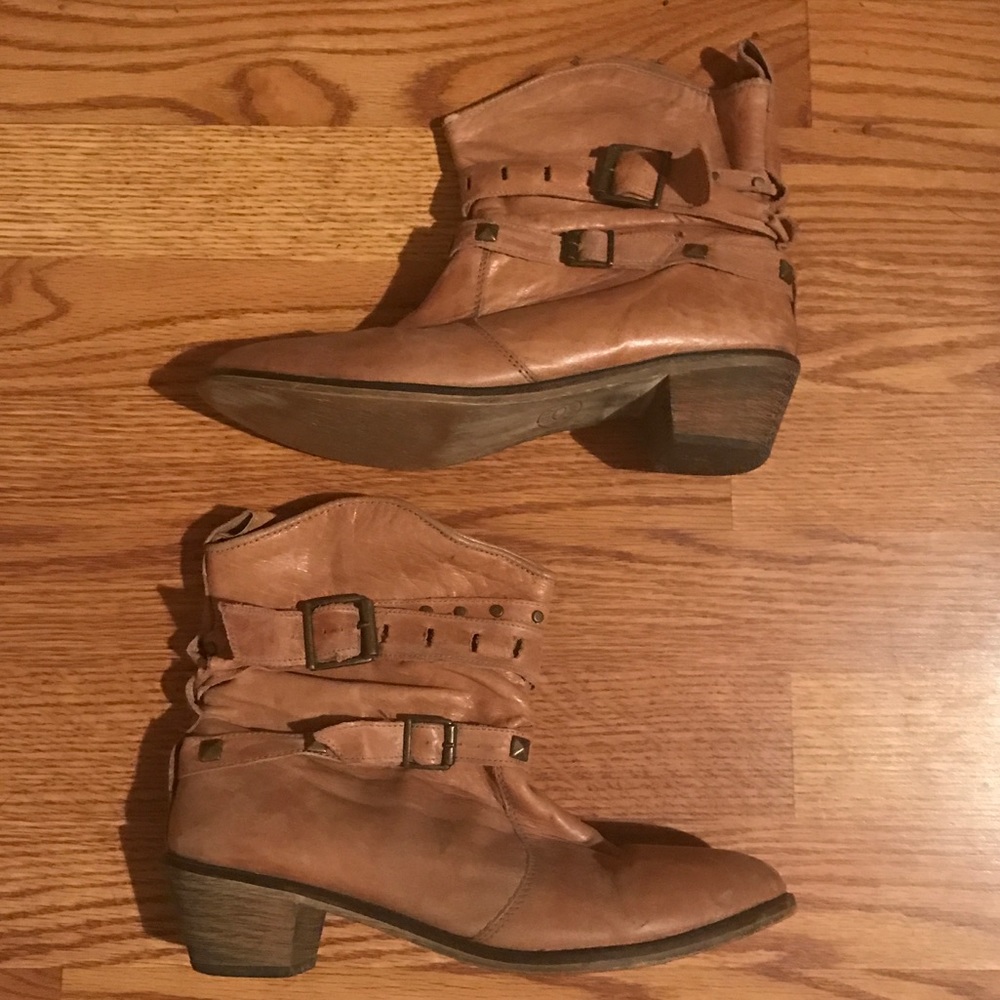 Steve Madden leather buckle strap western boot